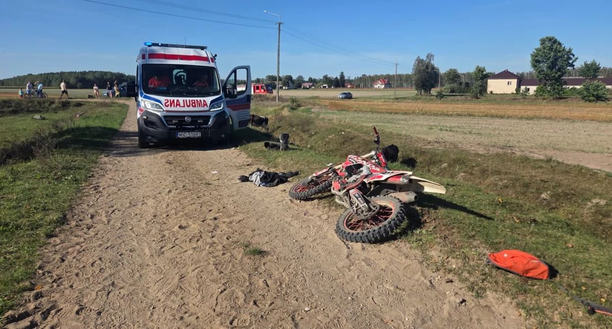 Nasielsk. Zderzenie motocyklisty z krową w Aleksandrowie. Mężczyzna został przetransportowany śmigłowcem LPR do szpitala