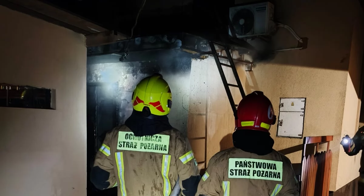 Pomiechówek. Pożar kotłowni przy domu jednorodzinnym w Goławicach Pierwszych. Z ogniem walczyło sześć zastępów straży pożarnej