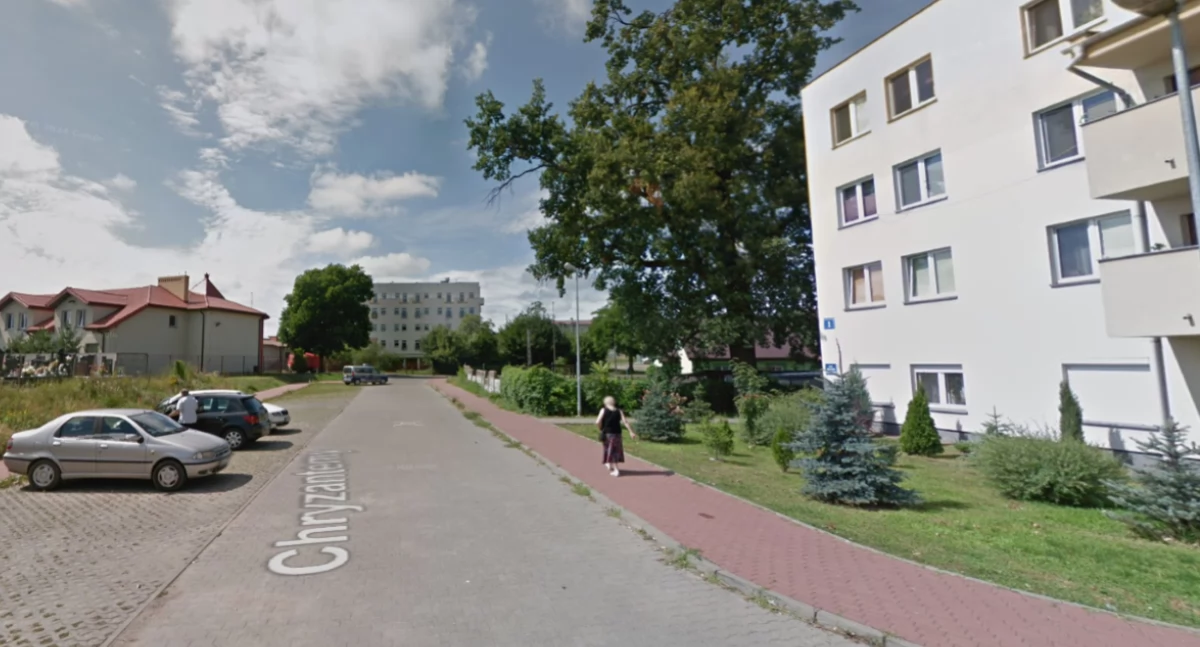 Nowy Dwór Mazowiecki. Chryzantemy przy cmentarzu do modernizacji. Przy drodze powstaną chodniki i zatoka postojowa