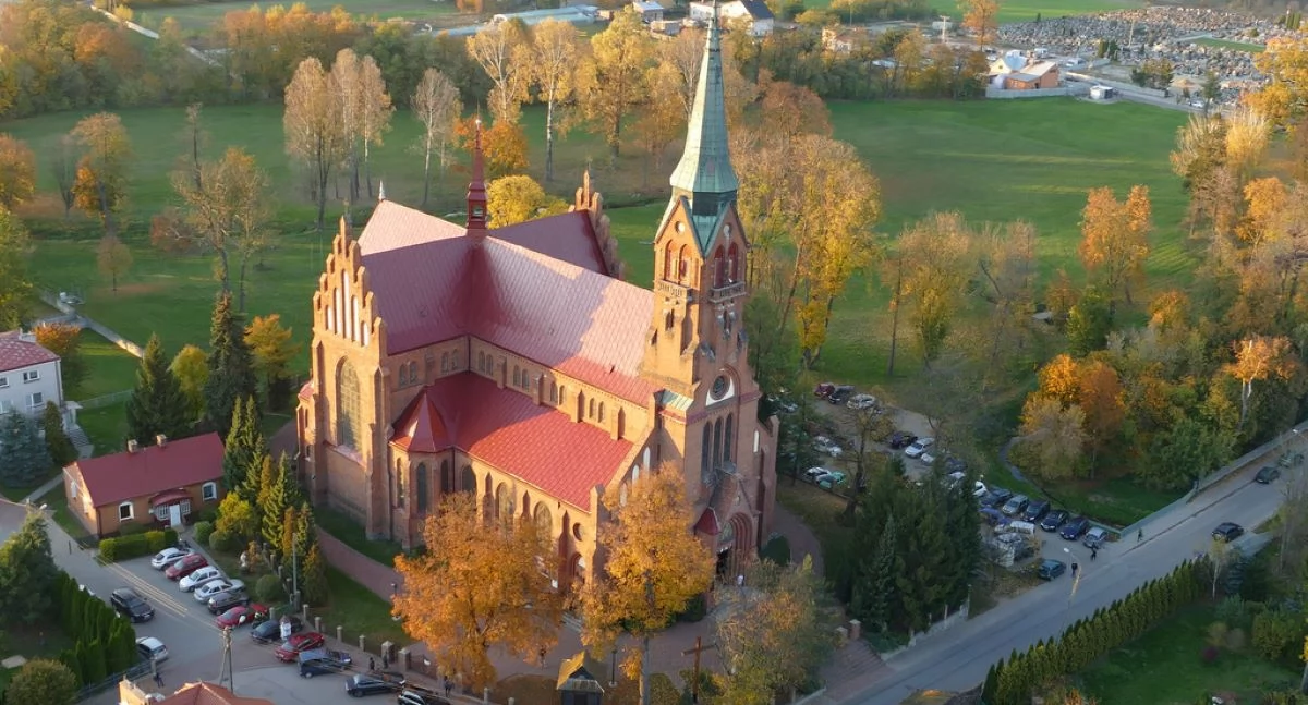 Nasielsk. Dach zabytkowego kościoła przy Świętego Wojciecha - perły neogotyckiej architektury zostanie wyremontowany. Trwa przetarg