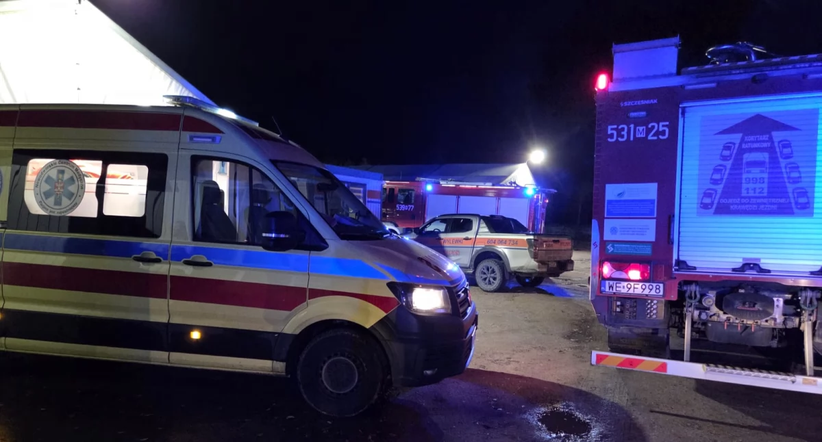Czosnów. Zatrucie tlenkiem węgla w Sowiej Woli. Służby ratownicze opatrzyły 41-letniego mężczyznę