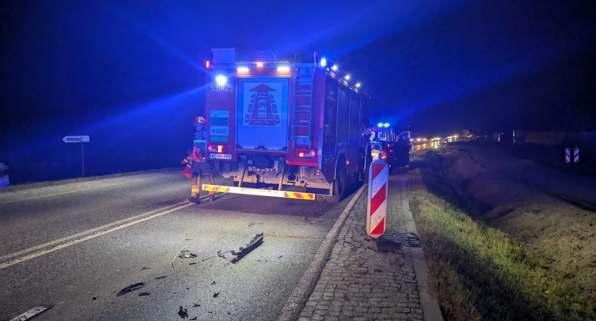 Nowy Dwór Mazowiecki. Zderzenie Lexusa i Peugeota na Żołnierzy Września (DK 62). Jedna osoba została opatrzona przez ratowników medycznych