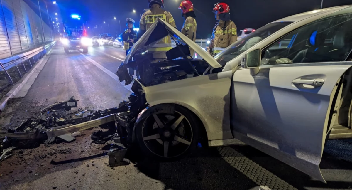 Czosnów. Zderzenie Mercedesa z Audi na trasie S7 w Kazuniu Nowym. Utrudnienia drogowe w kierunku Gdańska trwały godzinę