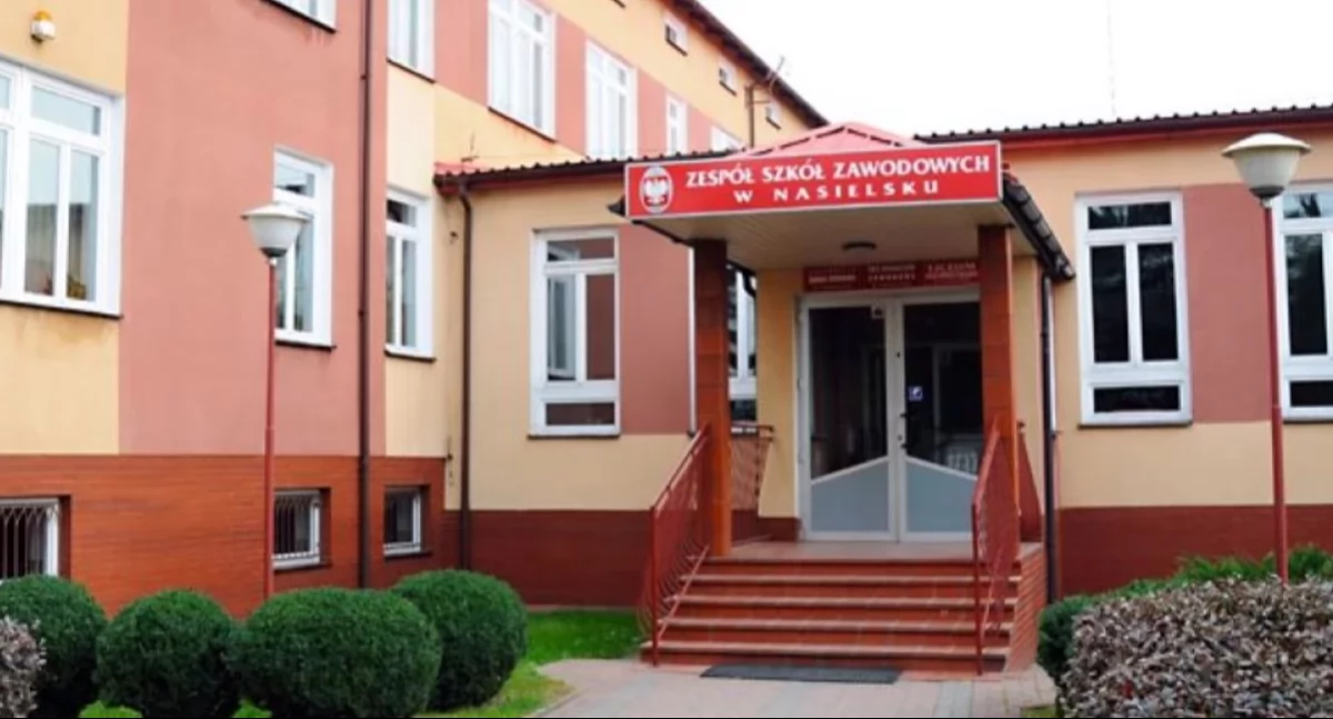 Nasielsk. Za nowe nowe okna i rolety z napędem radiowym w hali sportowej w Zespole Szkół Zawodowych przy Lipowej zapłacą przeszło 244 tys. zł. Rusza proces inwestycyjny