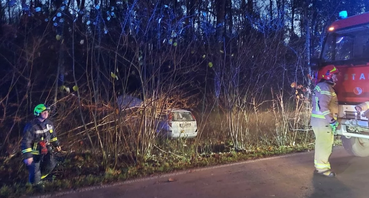 Pomiechówek. W Goławicach Drugich kierowca auta wypadł z drogi. Mężczyzna został przetransportowany do szpitala