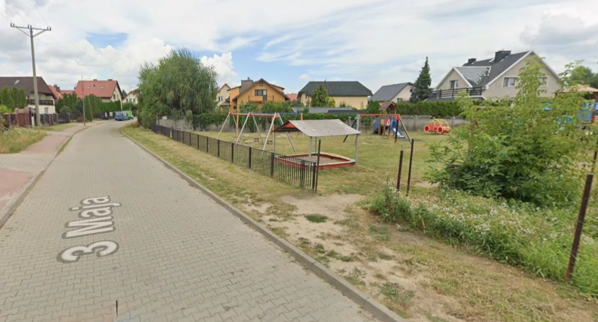 Nowy Dwór Mazowiecki. Rusza budowa ogrodzenia wokół placu zabaw dla dzieci przy 3-go Maja