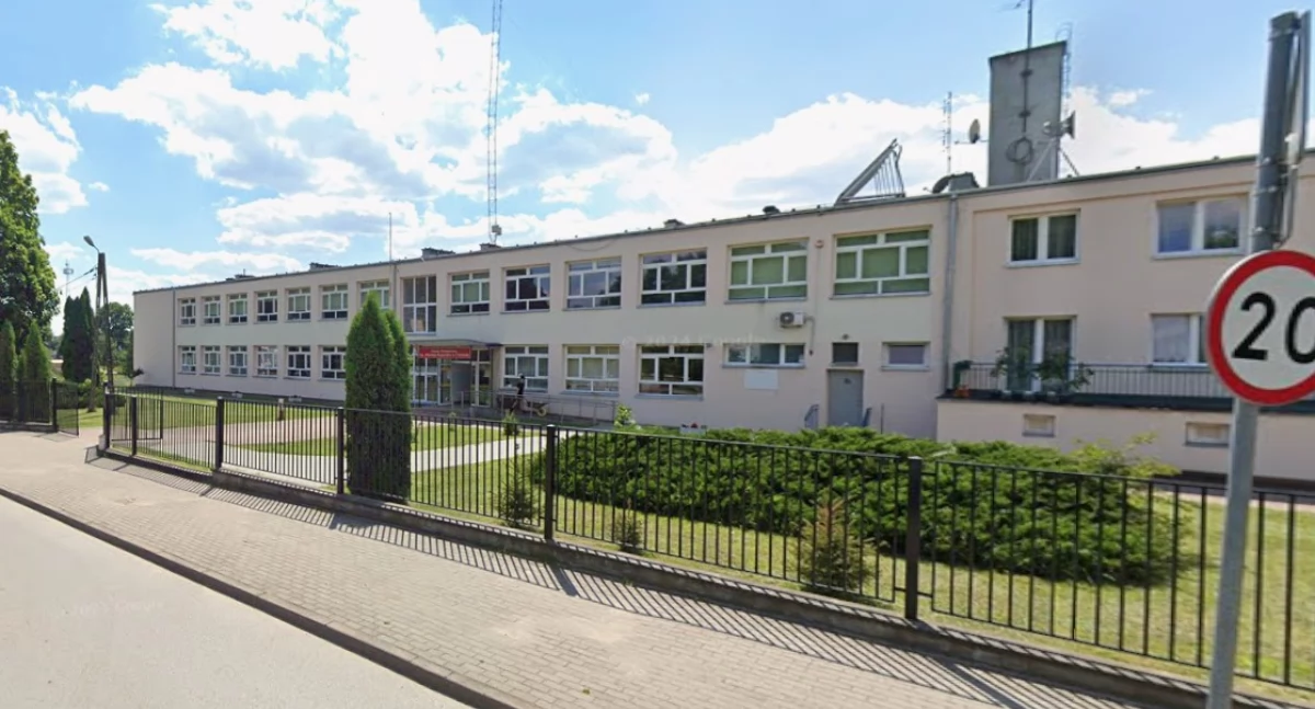 Nasielsk. Podpisano umowę na budowę boiska wielofunkcyjnego przy Szkole Podstawowej w Cieksynie. Prace w terenie mają ruszyć niebawem