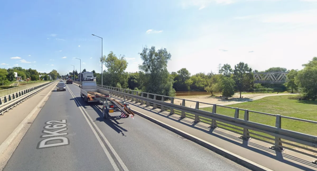 Pomiechówek. Zderzenie renault, toyoty i opla na moście w ciągu DK62