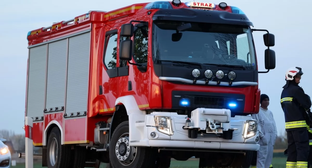 Czosnów. W Łomnie pies wpadł do szamba na posesji. Zwierzęcia nie udało się uratować