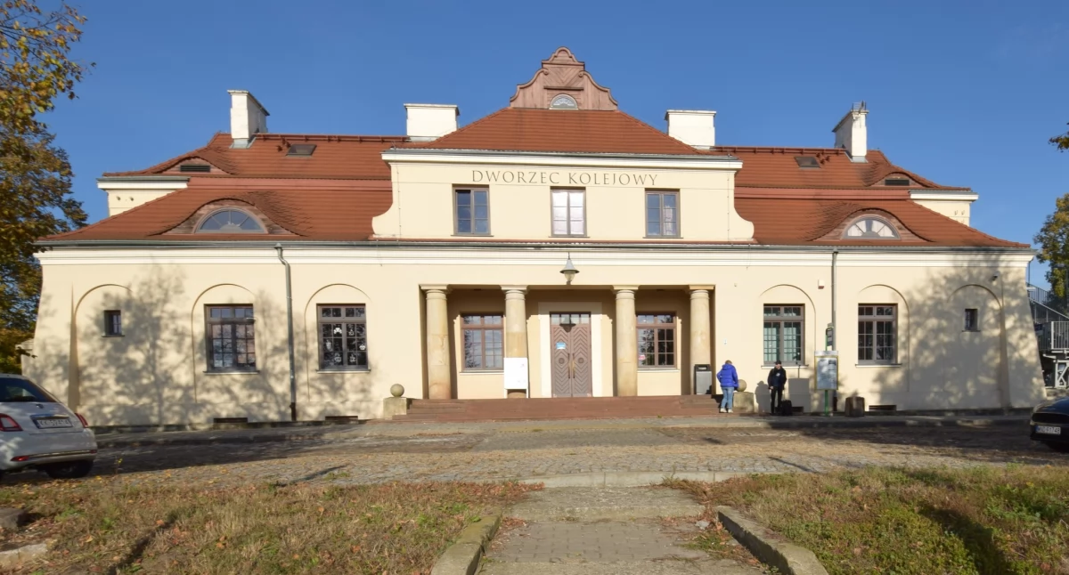 Historyczny dworzec w Modlinie objęty ochroną konserwatorską. Minister podtrzymał decyzję