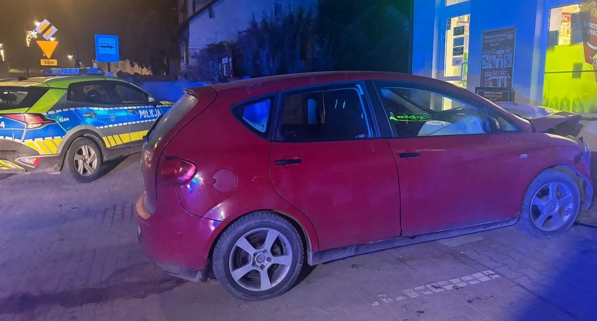 Nietrzeźwy 18-latek wjechał autem w budynek sklepu a potem uciekał przed policją. Grozi mu do 3 lat więzienia