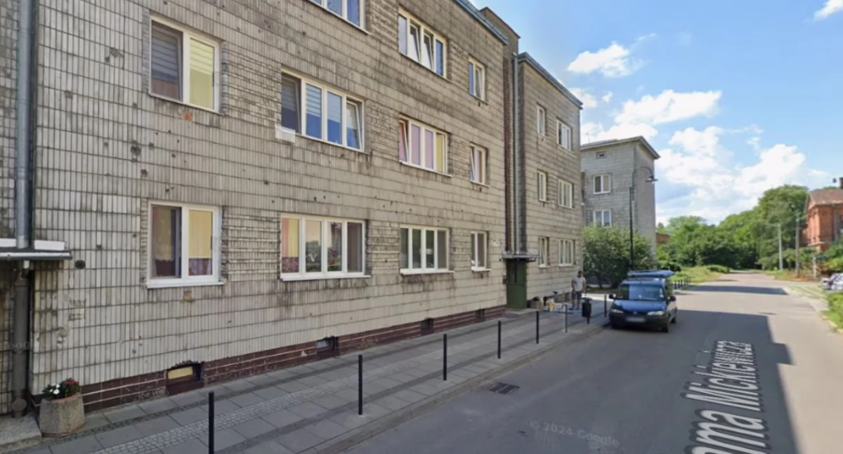 Nowy Dwór Mazowiecki. Kawalerka w bloku przy Malewicza za niespełna 20 tys. zł, inne na parterze bloku przy Mickiewicza za nieco ponad 37 tys. zł ? Trwa sprzedaż mieszkań komunalnych na rzecz ich najemców