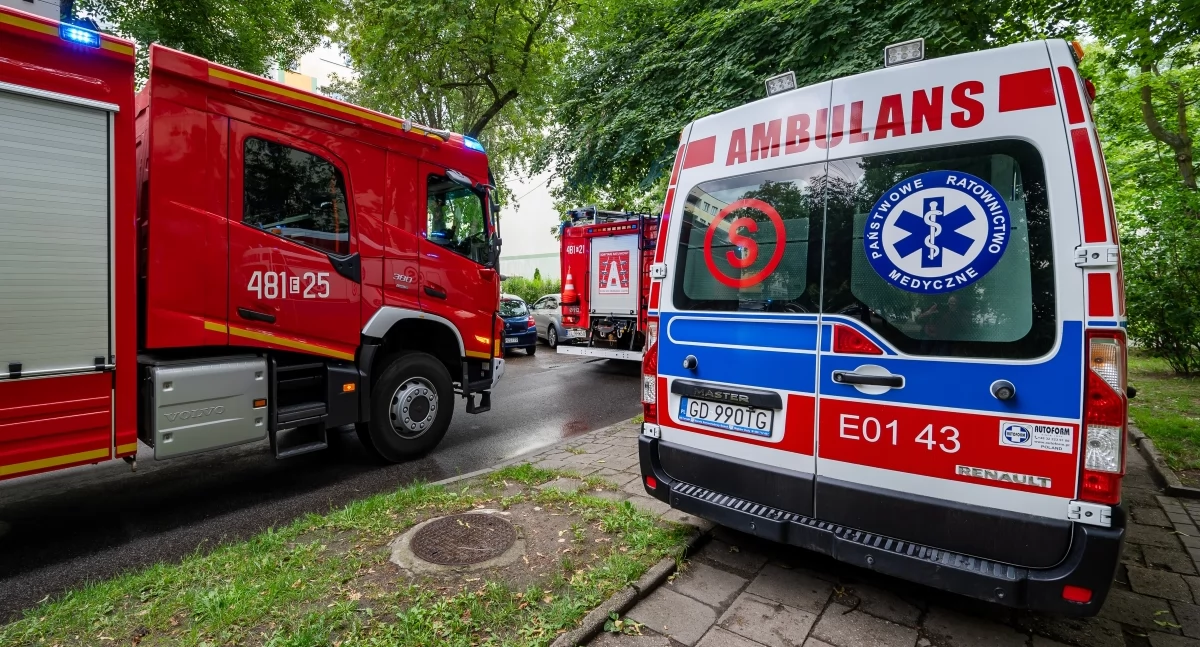 Nasielsk. Silne zadymienie w domu przy Warszawskiej. Dwie osoby zostały opatrzone przez ratowników medycznych