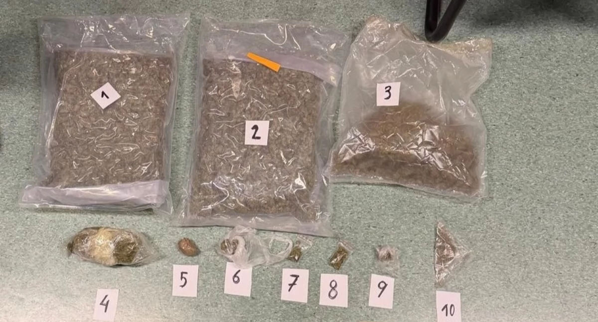 Nowy Dwór Mazowiecki. 41-latek posiadał w wynajmowanym garażu ponad 2 kg narkotyków. Mężczyzna trafił do aresztu tymczasowego i grozi mu teraz do 10 lat więzienia