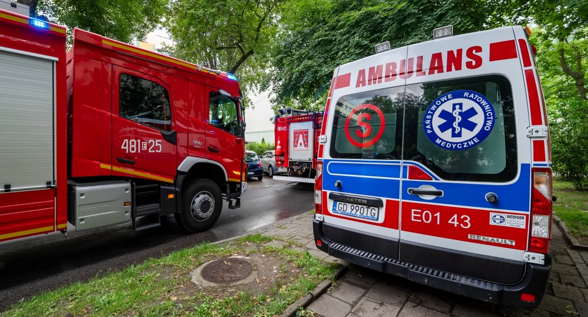 Nowy Dwór Mazowiecki. Kobieta potrzebowała pomocy w mieszkaniu przy Chemików. Strażacy weszli do lokalu siłowo przez okno