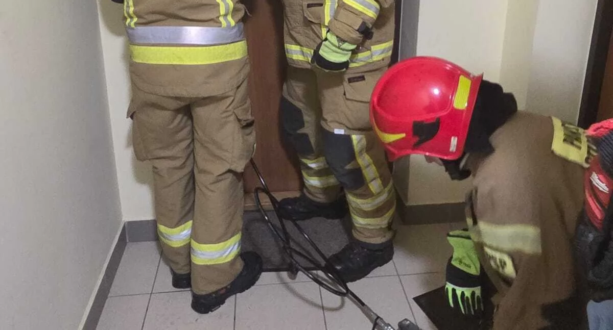 Nowy Dwór Mazowiecki. Służby ratownicze siłowo weszły do mieszkania w bloku przy Wojska Polskiego. W środku nie znaleziono poszukiwanego mężczyzny