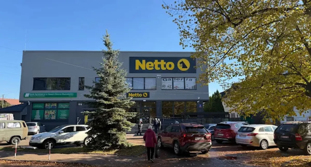 Pomiechówek. Budynek przy Szkolnej, w którym działa market Netto zostanie rozbudowany