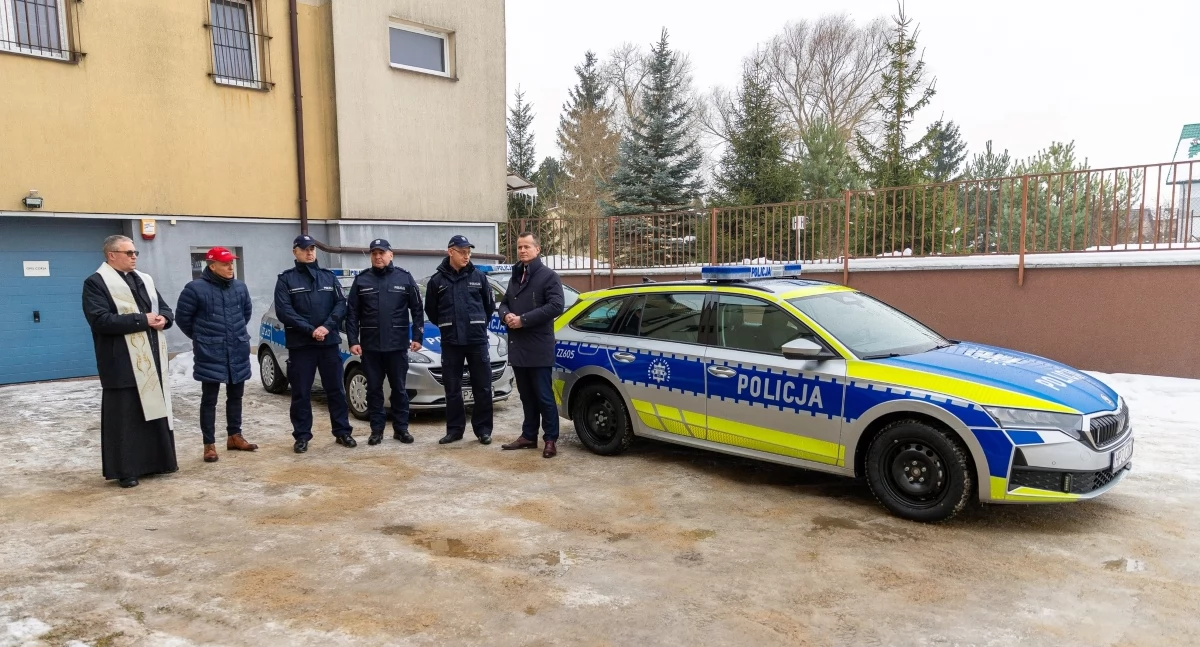 Funkcjonariusze z Komisariatu Policji w Nasielsku otrzymali nowy oznakowany radiowóz