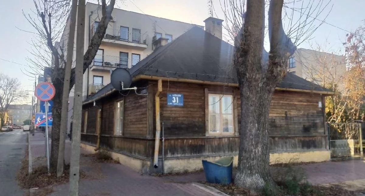 Nowy Dwór Mazowiecki. Generalny remont zabytkowego budynku komunalnego przy Lotników 31 na horyzoncie. Będą niższe rachunki 