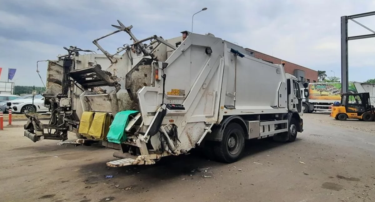 Gmina Pomiechówek zmienia zasady odbioru odpadów. Koniec z kodami na workach i nowa stawka 40 zł od osoby