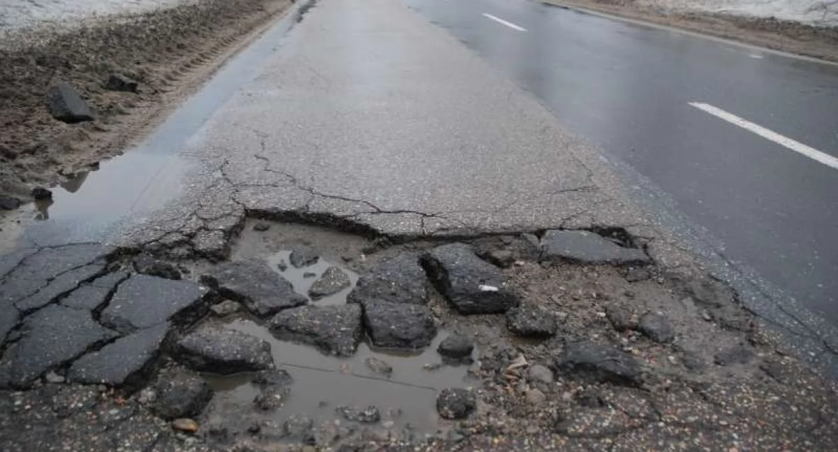Nowy Dwór Mazowiecki. Wiosenne prace porządkowe i remontowe. Ruszyło łatanie dziur drogowych