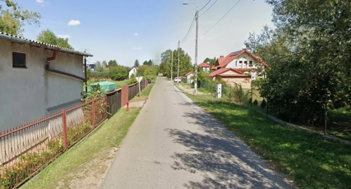 Czosnów. Już niedługo przy ulicy Trakt między Kazuniem Polskim a Kazuniem Bielany powstanie chodnik. Poszukiwany jest wykonawca inwestycji