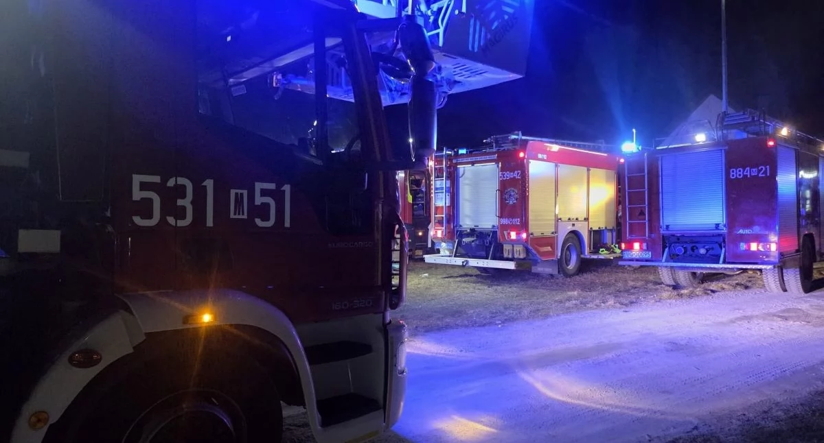 Nowy Dwór Mazowiecki. Zderzenie mercedesa i toyoty na Warszawskiej. Pomogła straż pożarna