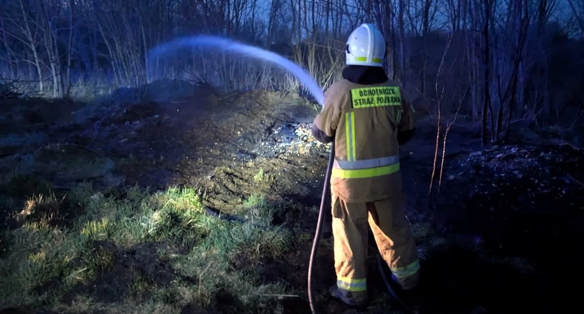 Powiat. Pożary traw i nieużytków rolnych w Małej Wsi przy Drodze, Jaworowie-Trębkach Starych i Starych Pieścirogach. Spłonął ponad 1 ha powierzchni