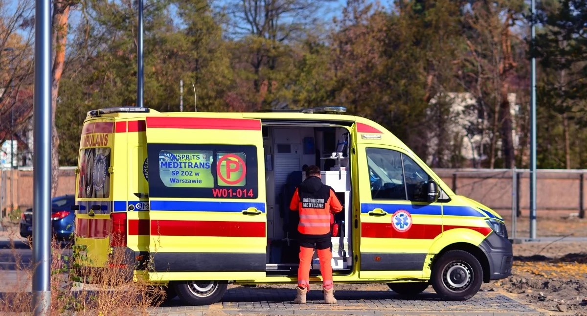 Nasielsk. Nagłe zatrzymanie krążenia u mężczyzny na terenie stacji paliw w Lorcinie. Pomimo interwencji służb ratowniczych życia 59-latka nie udało się uratować