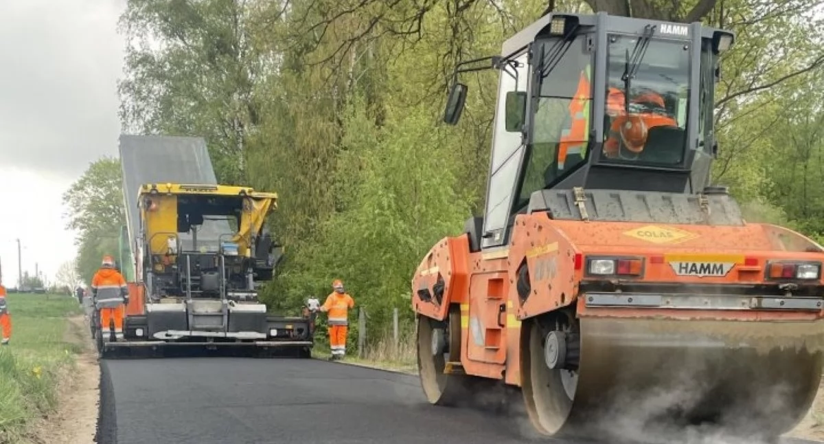 Pomiechówek. Pięć dróg na terenie gminy zostanie przebudowanych. Wybrano firmy, które wykonają zaplanowane prace w terenie