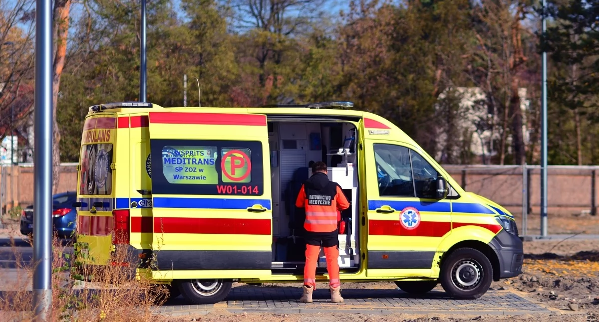 Czosnów. Służby ratownicze weszły do domu przy Kwiatowej. Niestety pomoc przyszła za późno, w środku znaleziono ciało mężczyzny