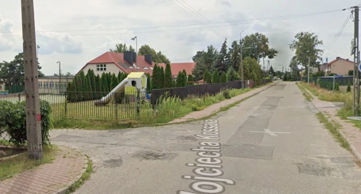 Nowy Dwór Mazowiecki. Na placu zabaw dla dzieci przy ZSP nr 3 pojawią się nowe zabawki i bezpieczna nawierzchnia