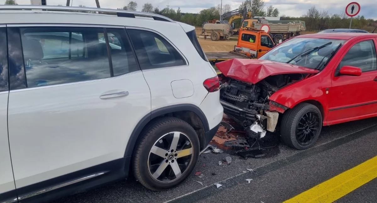 Czosnów. Kolizja na trasie S7 w Cząstkowie Mazowieckim. 20-latek stracił prawo jazdy