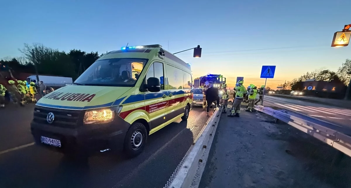 Czosnów. 16-latek na hulajnodze potrącony  przez auto osobowe na S7