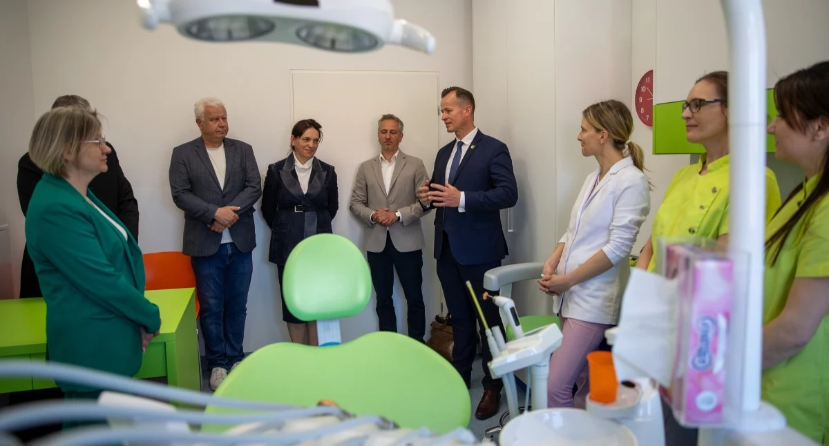 Nasielsk. W Szkole Podstawowej Nr 1 im. Konstytucji 3 Maja oraz w Szkole Podstawowej Nr 2 im. Stefana Starzyńskiego uruchomiono dwa gabinety stomatologiczne
