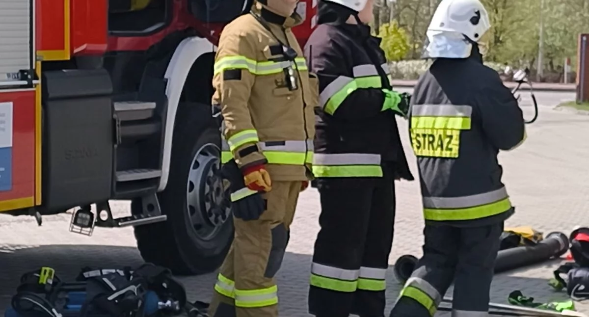 Nowy Dwór Mazowiecki. Strażacy wypompowali wodę z zalanej ulicy Malewicza. Przez opady deszczu droga była nieprzejezdna