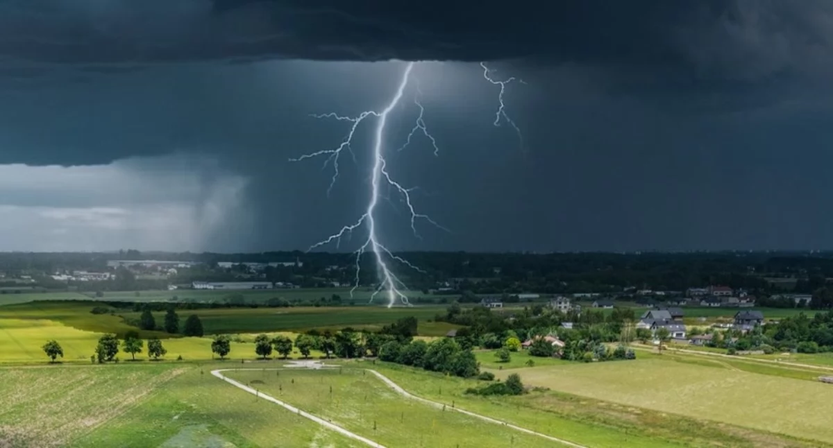 Uwaga! W piątek po południu mogą wystąpić burze i silny wiatr. Ostrzeżenie IMGW dla powiatu nowodworskiego