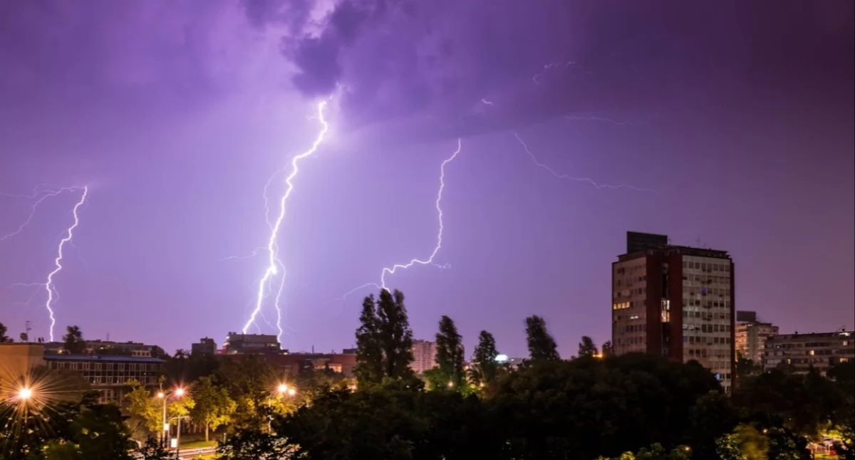Uwaga! Kolejny dzień z ostrzeżeniami IMGW przed burzami i silnym wiatrem dla powiatu nowodworskiego