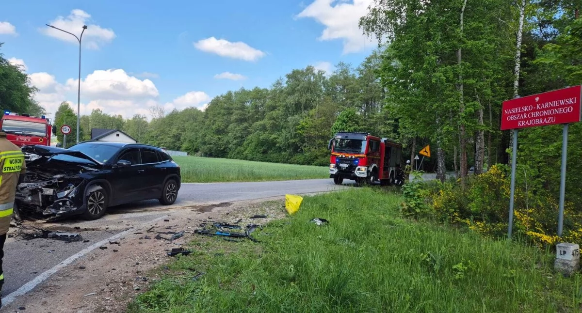 Nasielsk. Zderzenie dwóch aut osobowych w Żabiczynie. Dwie osoby poszkodowane (aktualizacja)