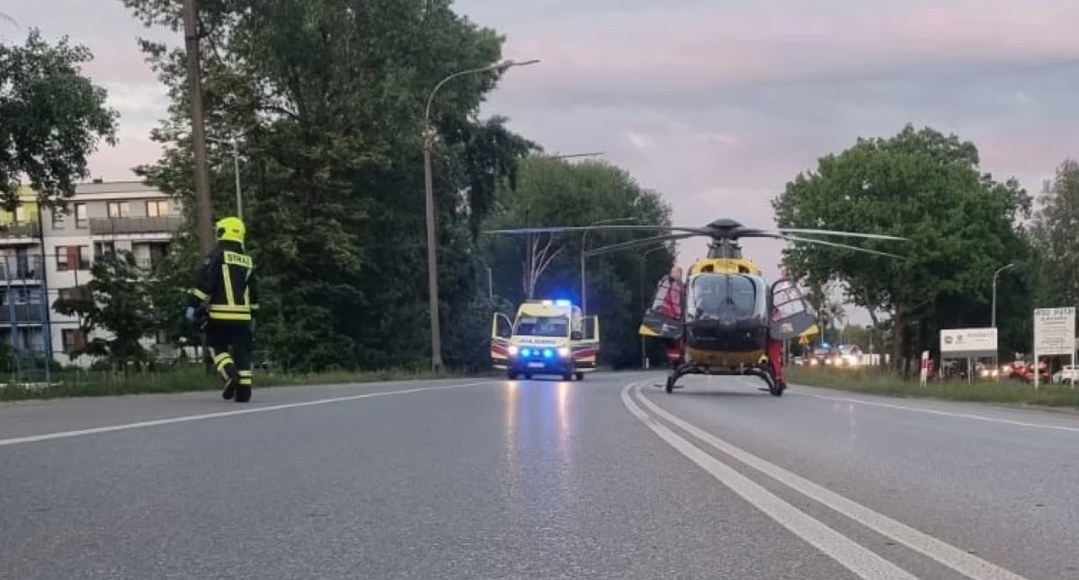 Nowy Dwór Mazowiecki. Na Wojska Polskiego (DW 630) kierowca Hyundaia potrącił na przejściu dla pieszych dwóch nastolatków. Poszkodowani trafili do szpitali