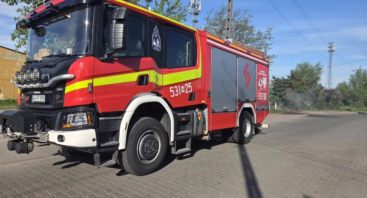 Czosnów. Młody mężczyzna przewrócił się podczas jazdy quadem i doznał urazu kończyny