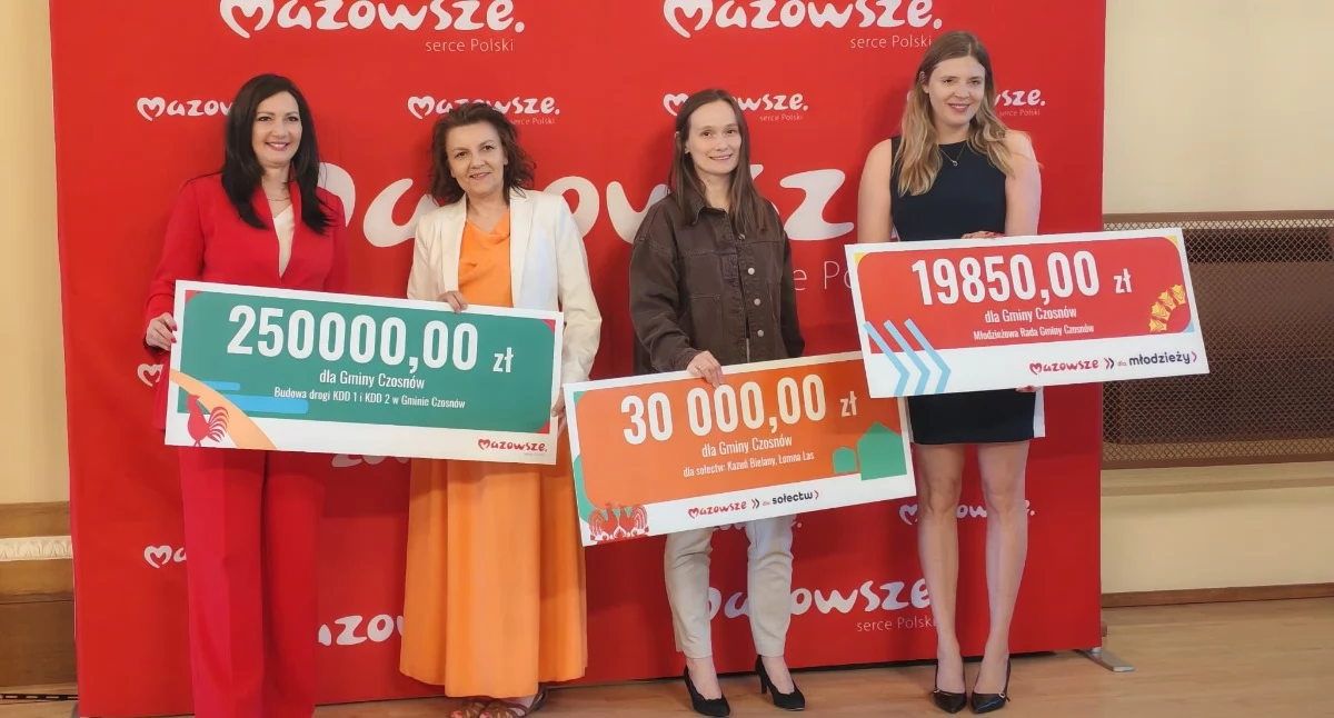 Czosnów. Gmina pozyskała dofinansowanie, które pozwoli m.in. na realizację dwóch dróg, budowę mini boiska i montaż nowych wiat przystankowych