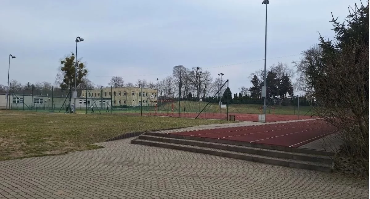 Nowy Dwór Mazowieckim. Kompleks boisk sportowych przy podstawówce przy Słowackiego będzie kosztował około 2 mln zł. Lada dzień ruszy projektowanie inwestycji