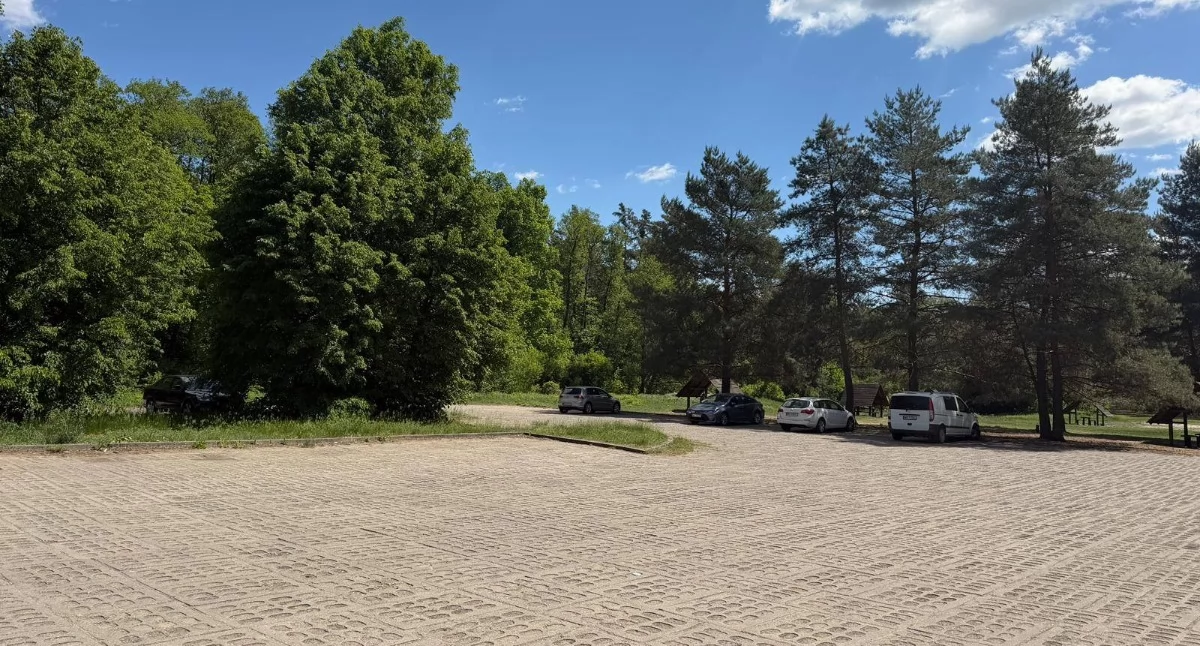 Kampinoski Park Narodowy wprowadza opłaty za parkowanie na parkingach w Roztoce i Granicy