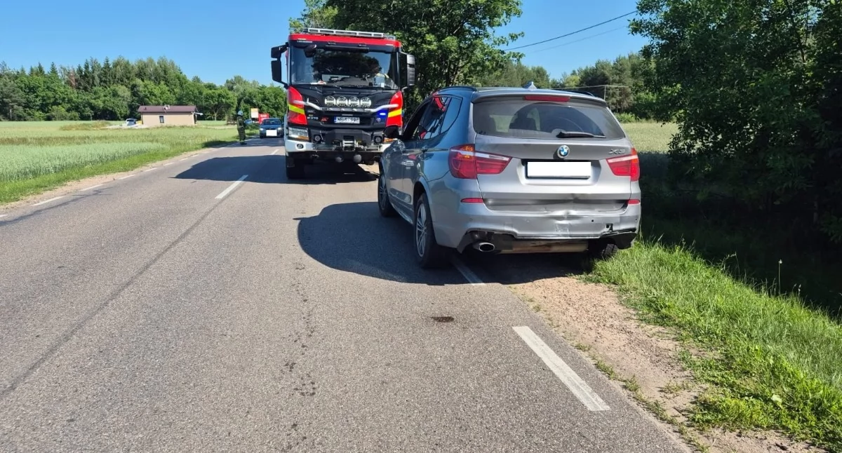 Nasielsk. Zderzenie bmw i audi we wsi Mazewo Dworskie A. Ponad godzina utrudnień na lokalnej drodze