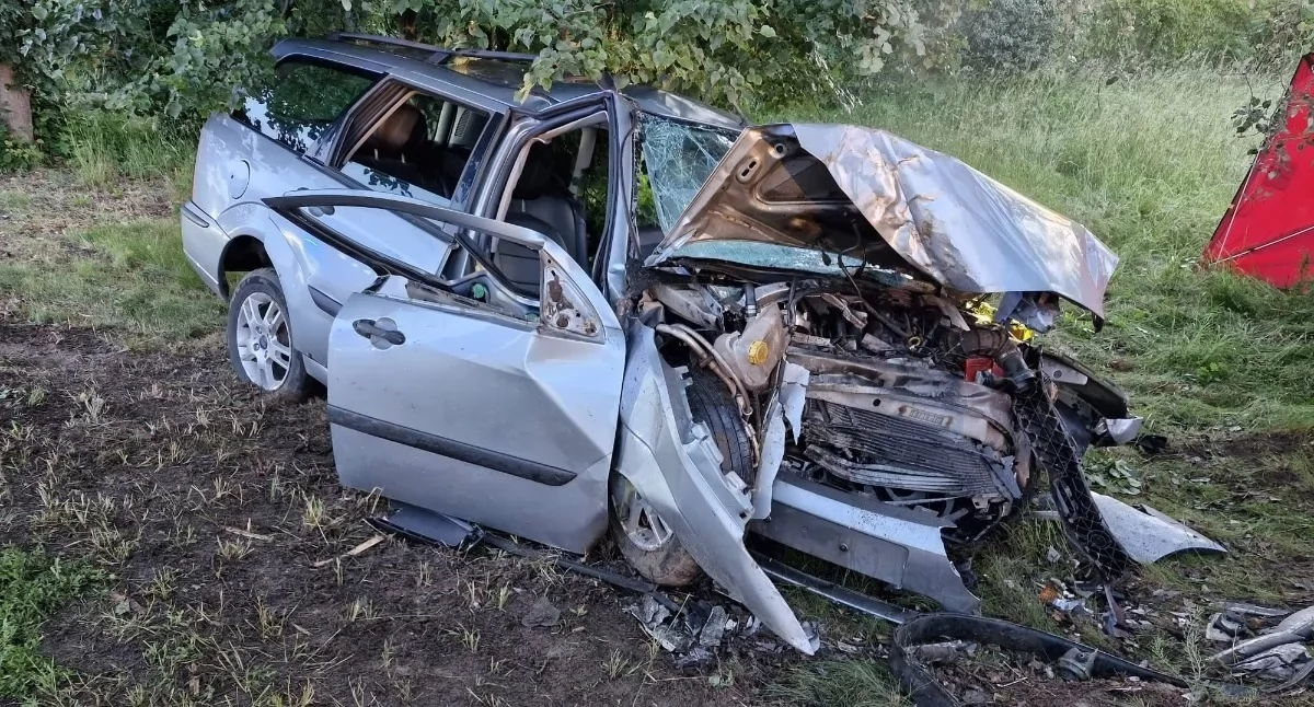 Kierująca Fordem zginęła na miejscu. Policja pilnie szuka świadków dramatycznego wypadku