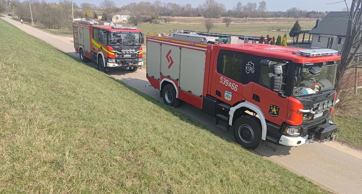 Leoncin. Część dachu spadła na seniora. Dramatyczny wypadek na prywatnej posesji we wsi Nowe Grochale