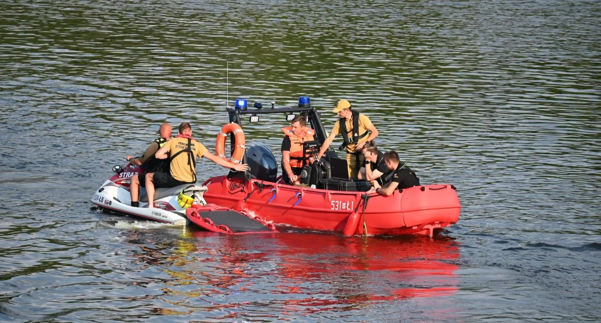 Nowy Dwór Mazowiecki. Dramat nad Narwią! Trwają poszukiwania 19-latka. Służby przeczesują rzekę