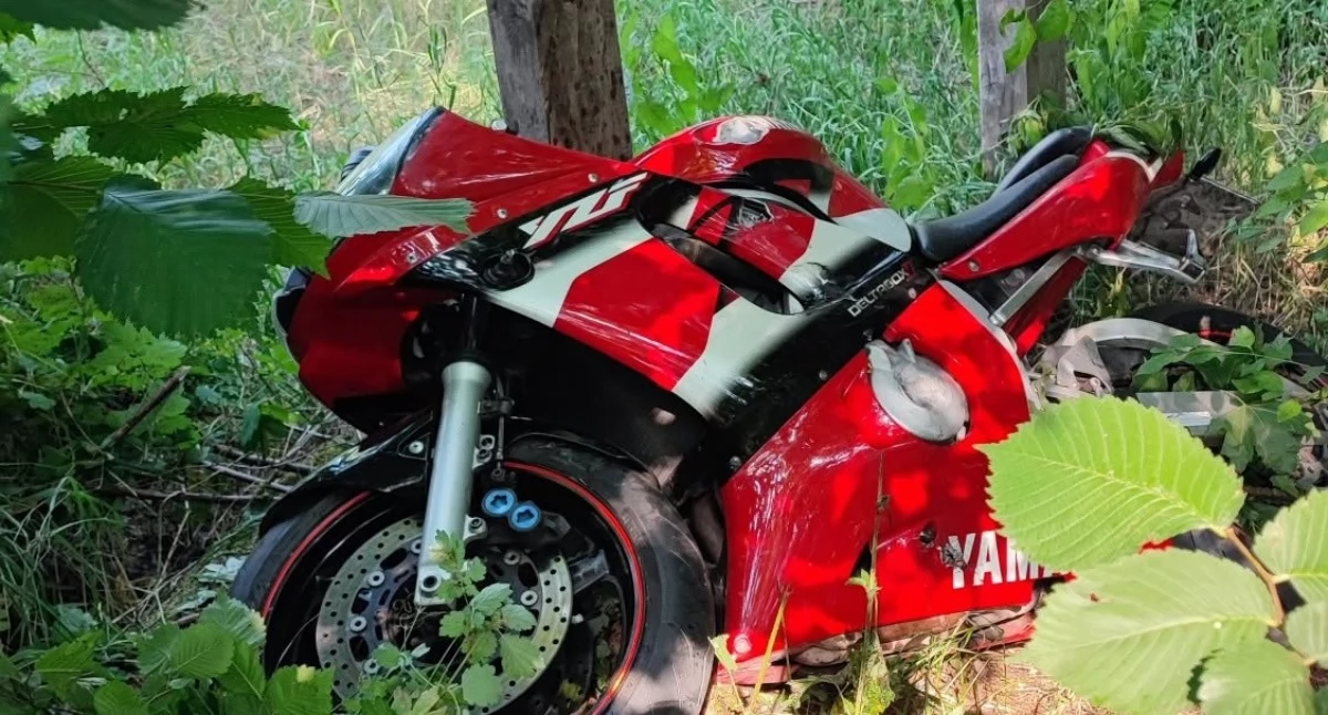 Czosnów. Tragedia na zakręcie w Sadach! Motocyklista nie przeżył zderzenia z osobówką