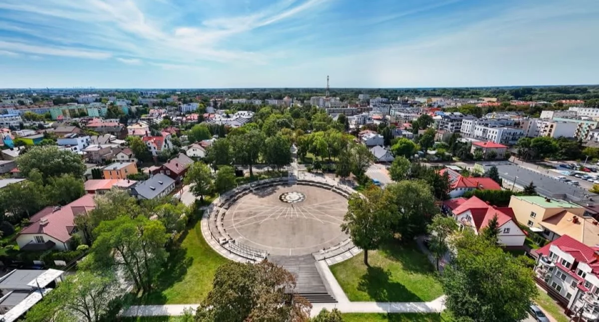 Nowy Dwór Mazowiecki. Upały nie odpuszczają. Miasto uruchomiło specjalny numer pomocy dla mieszkańców
